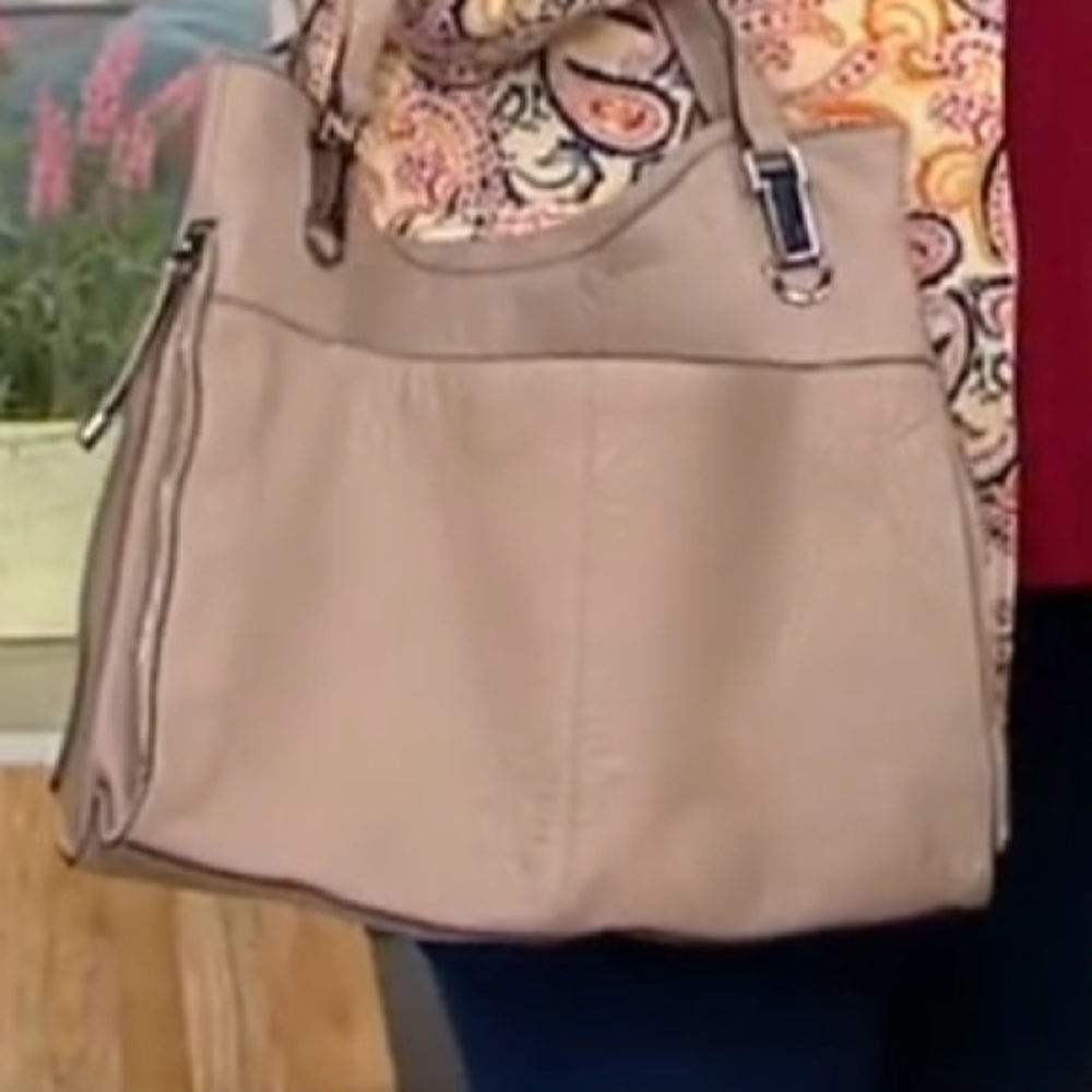 Eliza Tote - Vince Camuto - Picture 1 of 6